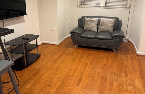 Mount Vernon Square Apartment | Beautiful 2 BR Downtown Apt near all tourist sites with free parking.