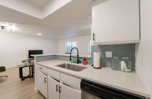 Mesa Apartment | Beautiful 2 BR Mesa Riverview Apt, Close to 202 HW!