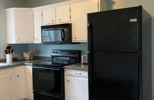 Burlington House | Beautiful 2 BR home, quiet, minutes from downtown