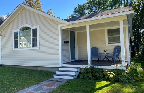 Burlington House | Beautiful 2 BR home, quiet, minutes from downtown