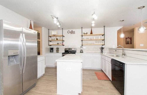 San Antonio House | Beautiful 2 Story Near Seaworld and Lackland AFB