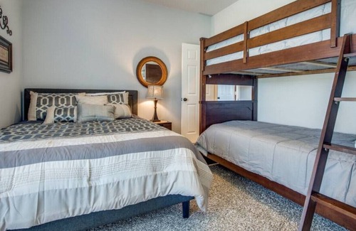 Allen House | Beautiful+2-StoryHome+1GIG-WiFi+Kitchen+Self/ck-in