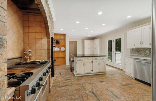 McNeill House | Beautiful 263 Acre Lake Front Estate