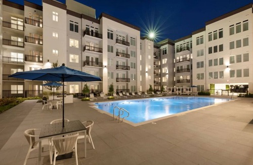 The Galleria Apartment | Beautiful 2B/2B Apartment in the Galleria