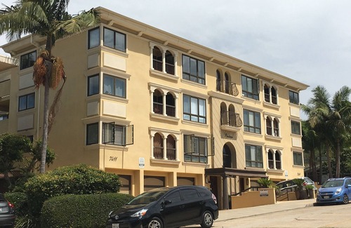 Village of La Jolla Condo | Beautiful 2B/2B Condo in the Village/Downtown La Jolla