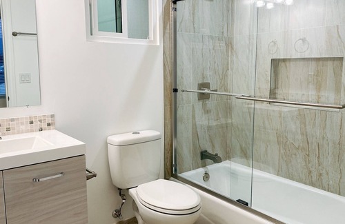 Mayflower Village House | Beautiful 2B2B Apt Near City of Hope