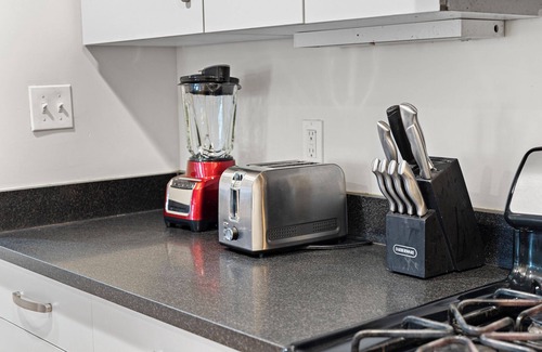 Columbus Park - Andrew Square Apartment | Beautiful 2bd/1ba in Southend Boston 9240