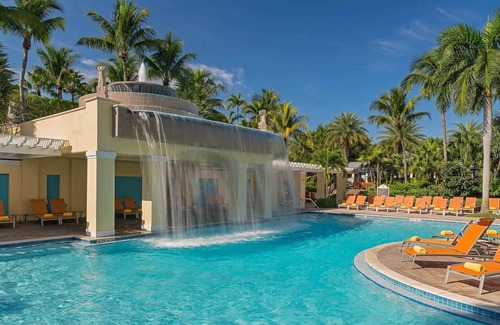 Bonita Springs Condo | Beautiful 2bd 2 b condo located on golf course with lazy river and private beach