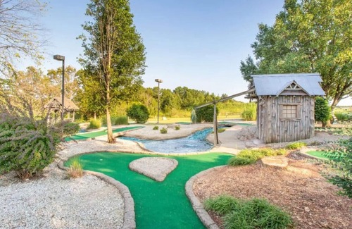 De Soto Condo | Beautiful 2BD condo in lakefront resort with lots of outdoor onsite activities