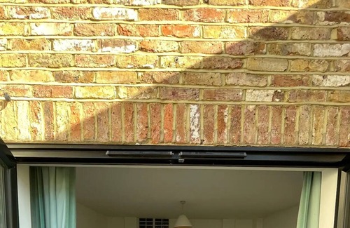 East Walworth Apartment | Beautiful 2BD Flat with Private Courtyard- Borough