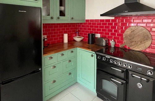 East Walworth Apartment | Beautiful 2BD Flat with Private Courtyard- Borough
