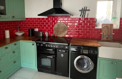 East Walworth Apartment | Beautiful 2BD Flat with Private Courtyard- Borough