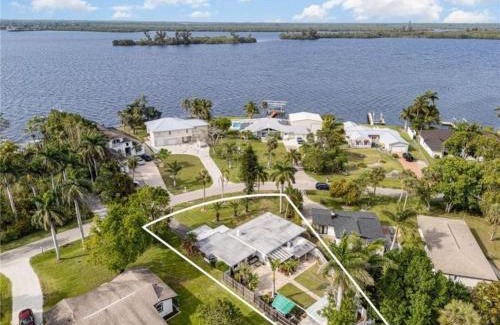 Alabama Grove Terrace House | Beautiful 2bd with River Views & Amazing Sunsets in Ft Myers