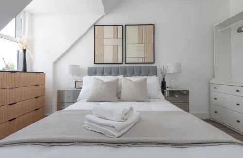 West Ham Apartment | Beautiful 2BDR Apartment By Homestyles Hosts Short Lets & Serviced Accommodation Stratford With Free WiFi & Free Parking