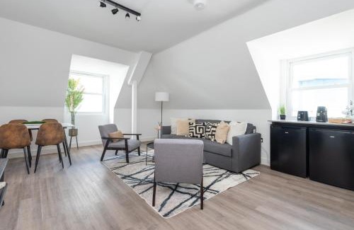 West Ham Apartment | Beautiful 2BDR Apartment By Homestyles Hosts Short Lets & Serviced Accommodation Stratford With Free WiFi & Free Parking
