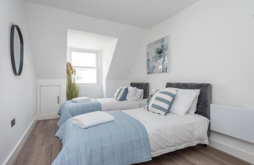 West Ham Apartment | Beautiful 2BDR Apartment By Homestyles Hosts Short Lets & Serviced Accommodation Stratford With Free WiFi & Free Parking