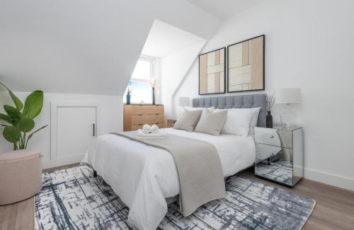West Ham Apartment | Beautiful 2BDR Apartment By Homestyles Hosts Short Lets & Serviced Accommodation Stratford With Free WiFi & Free Parking