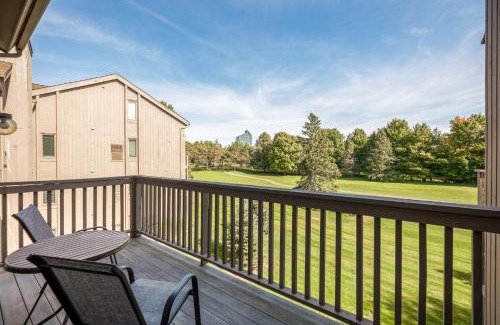Acme Apartment | Beautiful 2BDR Loft Suite at Golf Course Condo 5549