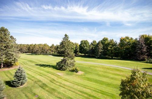 Acme Apartment | Beautiful 2BDR Loft Suite at Golf Course Condo 5549