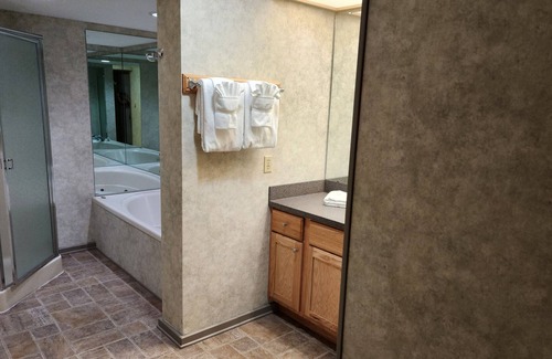 Lake Lure House | Beautiful 2BDR townhome on Rumbling Bald, Lake Lure!