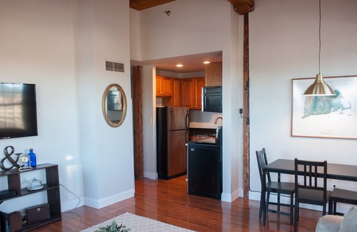 Manchester Condo | Beautiful 2bdrm condo with tons of character
