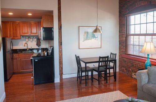 Manchester Condo | Beautiful 2bdrm condo with tons of character
