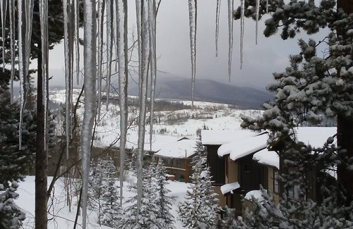 Fraser Condo | Beautiful 2BR/2BA condo sleeps 6, private hot tub, fireplace Winter Park ski