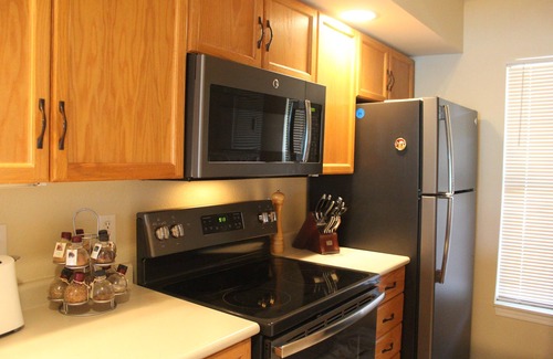 Hollister Condo | Beautiful 2BR/2BA Penthouse Condo Overlooking Table Rock Lake!