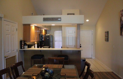 Hollister Condo | Beautiful 2BR/2BA Penthouse Condo Overlooking Table Rock Lake!