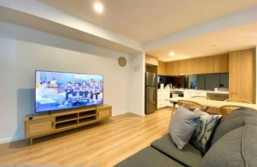 Adelaide Central Business District Apartment | Beautiful 2BR CBD Townhouse with Pool-Gym-BBQ