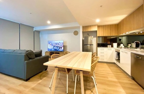 Adelaide Central Business District Apartment | Beautiful 2BR CBD Townhouse with Pool-Gym-BBQ