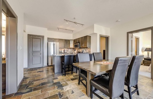 South Pandosy Condo | Beautiful 2BR + Den Condo in Kelowna. Huge Corner Balcony!