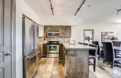South Pandosy Condo | Beautiful 2BR + Den Condo in Kelowna. Huge Corner Balcony!