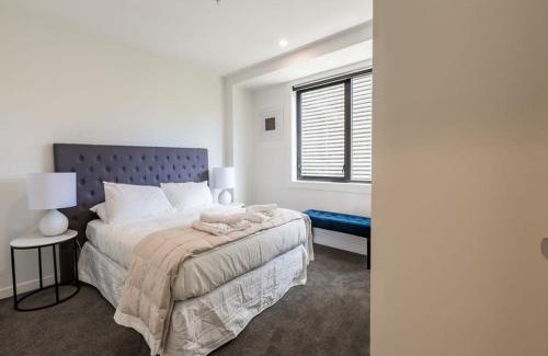 Newton Apartment | Beautiful 2BR Unit next to Myers Park Zodiak Stays
