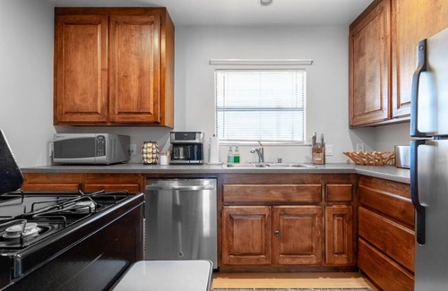 Belmont Heights House | Beautiful 2nd Floor Stand Alone Home with Garage & Gym Near Beach