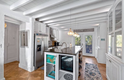 Villa Primera House | Beautiful 3 bd/2 bth, pet friendly home on Via De Luna w/beach access!