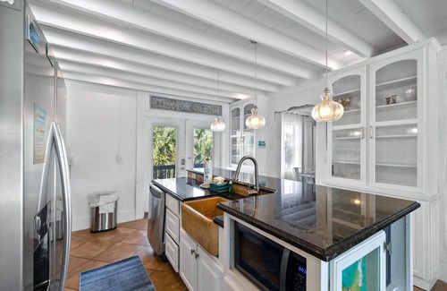 Villa Primera House | Beautiful 3 bd/2 bth, pet friendly home on Via De Luna w/beach access!