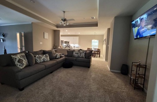 Texas City House | Beautiful 3 Bed 2.5 bath home with long drive way