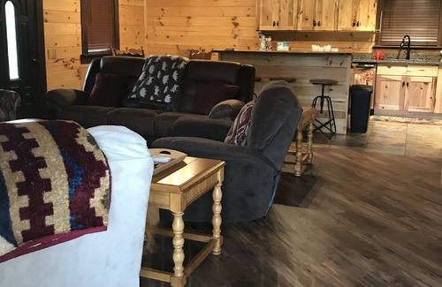 Sevierville Cabin | Beautiful 3 bed/3 bath Luxury Cabin, Hot Tub, Games, Easy Check in! Book Now!
