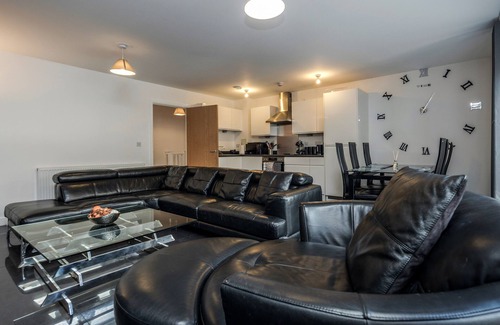 Brooklands Apartment | Beautiful 3-Bed Apartment in Romford