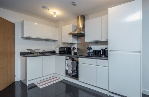 Brooklands Apartment | Beautiful 3-Bed Apartment in Romford