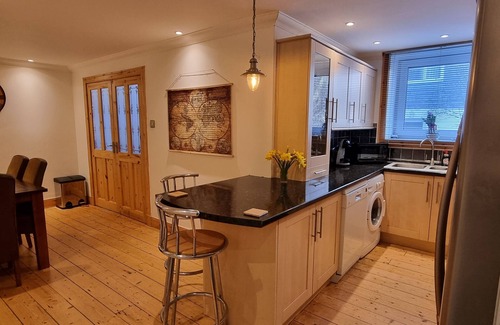 Nairn House | Beautiful 3 bed house, short walk from the beach