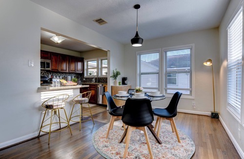 MacGregor House | Beautiful 3-bed house with private fence and automated gate in vibrant Houston