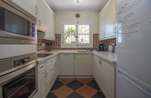 Benahavis House | Beautiful 3 Bed Town House with private pool in Exclusive La Heredia