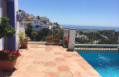 Benahavis House | Beautiful 3 Bed Town House with private pool in Exclusive La Heredia