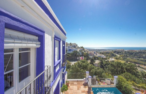 Benahavis House | Beautiful 3 Bed Town House with private pool in Exclusive La Heredia