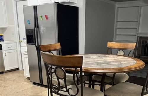 Fresno House | Beautiful 3 bedroom 2 bath house in fig garden