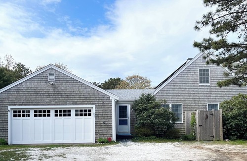 North Truro House | Beautiful 3-bedroom Cape house, short walk to private bayside beach