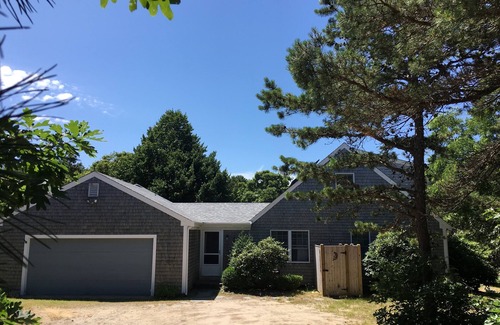 North Truro House | Beautiful 3-bedroom Cape house, short walk to private bayside beach