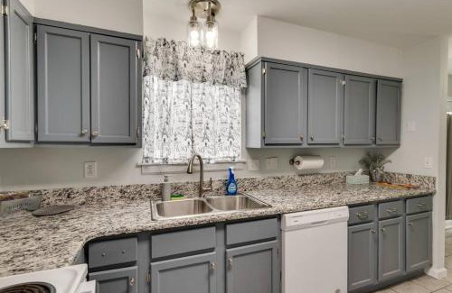 Downtown Nashville Apartment | Beautiful 3 Bedroom- free parking 2M to Broadway